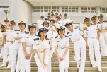 海军首批20名舰艇指挥专业女学员毕业 获赠佩剑